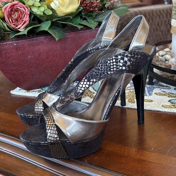 GUESS Genuine Leather Black Metallic Pewter Snakeskin Slingback Platform Heels - Picture 8 of 15